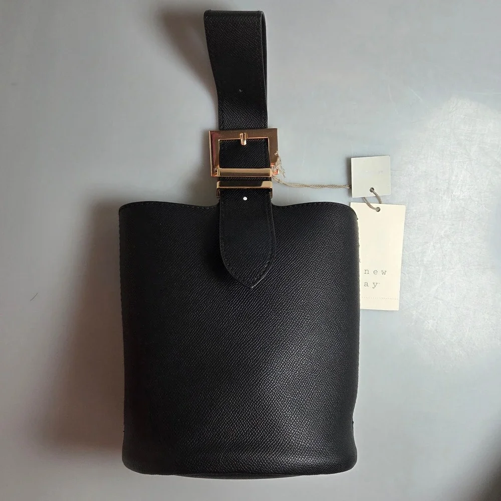 A New Day Womens Black Textured Faux Leather Bucket Bag Gold Buckle Handle NWT
